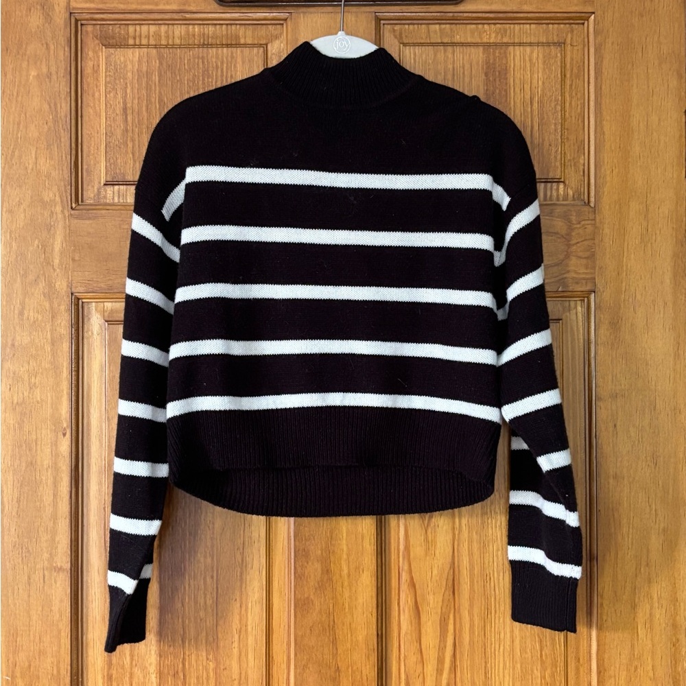 H&M Striped Black and White Cropped Sweater